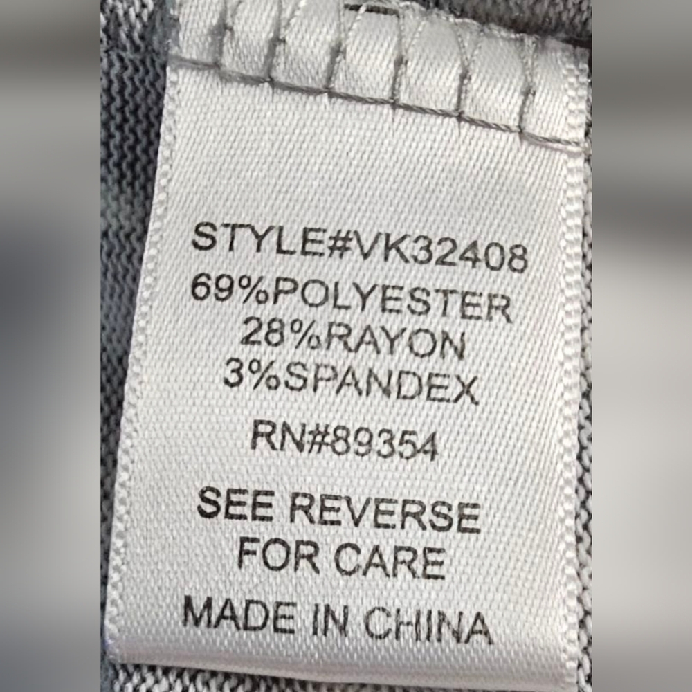 Adrienne Vittadini - Gray & White Chevron Studded Shoulders Batwing Long Sleeve​ - Picture 6 of 9